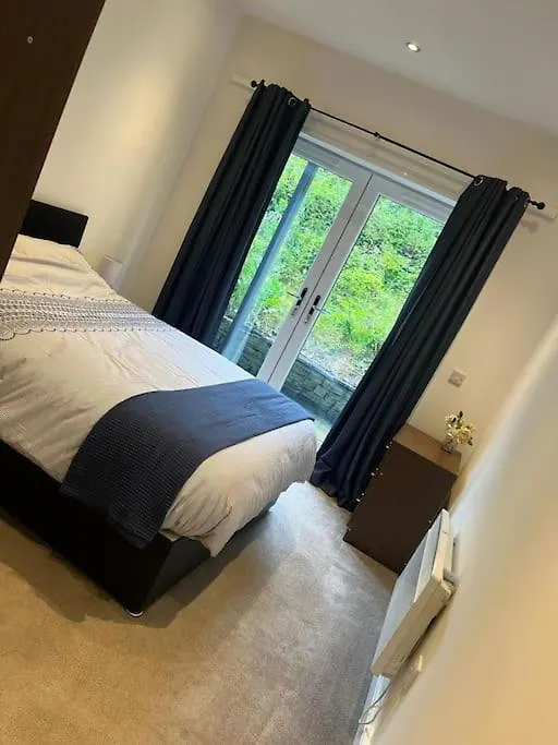 Contemporary Apartment Great Location With Private Car Park Keighley 0*,