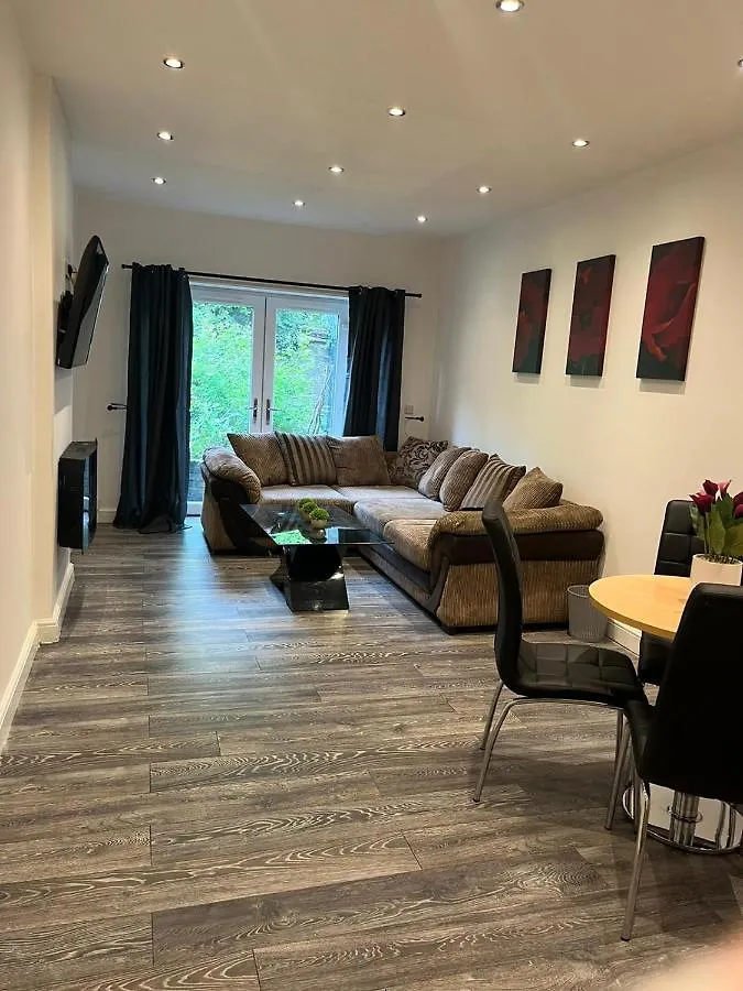 Contemporary Apartment Great Location With Private Car Park Keighley