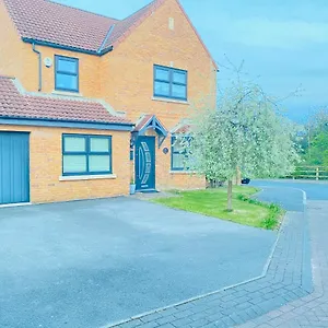  Holiday home Calvary Hill - 4 Bed Large Garden, Bbq