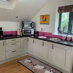 Holiday home The Hen House A Beautifully Situated Open Plan