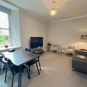 Two Bed Apartment Edinburgh
